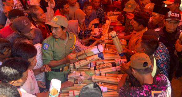 Pengumpulan Lemang pada Ritual adat Pangku Paliare berlangsung dengan sacral di Desa Muara Dua, Kecamatan Nasal, Kabupaten Kaur, Selasa (16/6/2024)