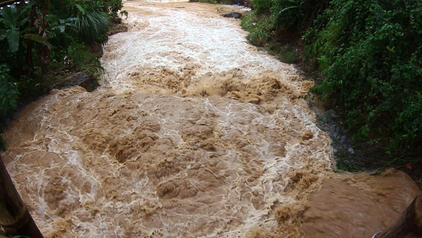 Kondisi Sungai di Kabandungan Sukabumi Keruh dan Meluap Ketika Hujan  (Foto Anza Suseno)