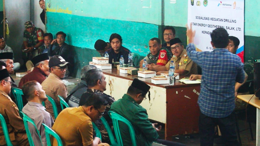 Suasana sosialisasi proyek pengeboran Star Energy di Kalapanunggal  (Foto : Anza Suseno)